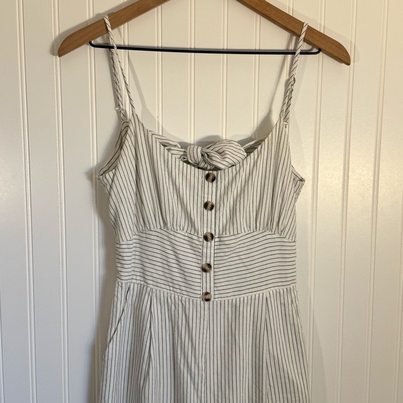 Lulus Women’s Coastal Air White Striped Tie-Back Culotte Jumpsuit Size Medium - Picture 3 of 16